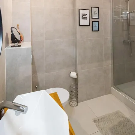 Zakatek Z Miejscem Parkingowym *